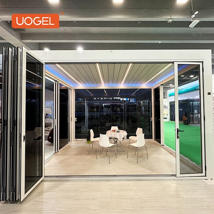 25.11.18-pergola with closing slats-2