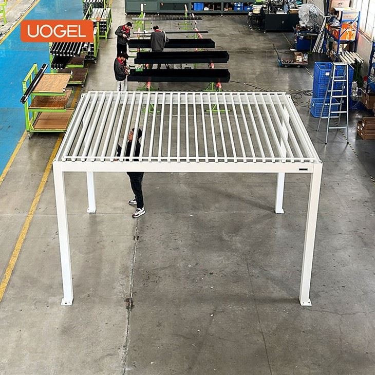 25.11.25-metal pergola with slatted roof-4